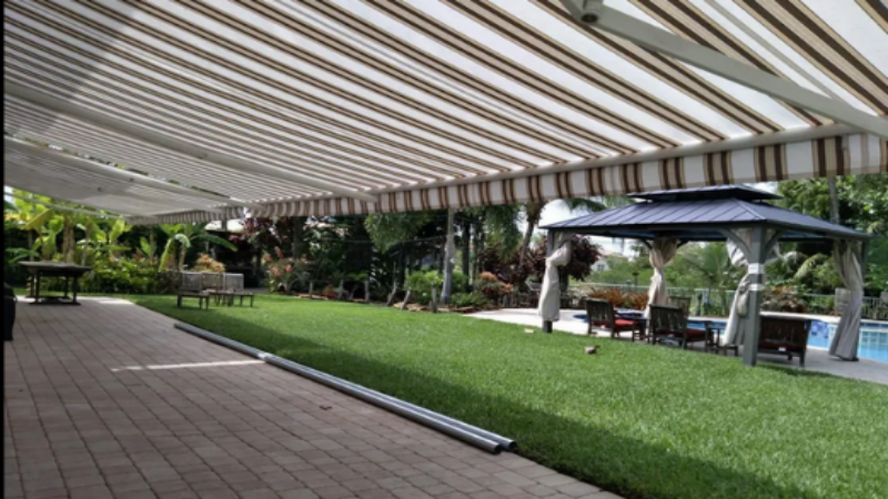 The Beauty of Retractable Commercial Awnings