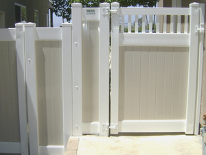 Why Hiring a Professional To Install a Vinyl Fence in Riverside