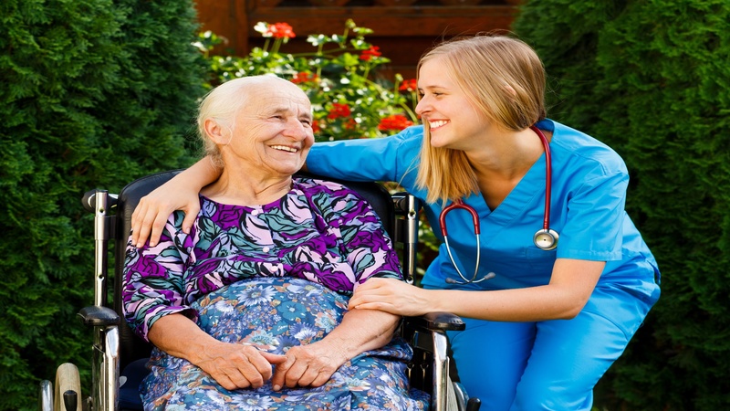 How an Alzheimer’s Residence in Melbourne, FL, Could Benefit Your Loved One